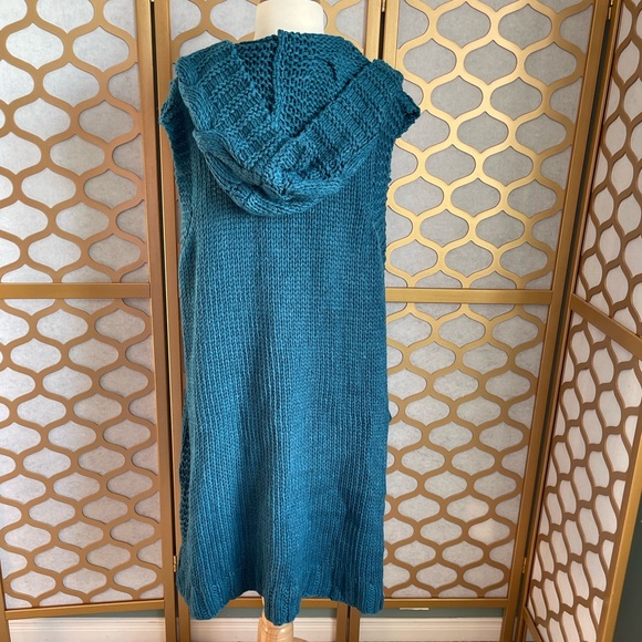 Teal Cableknit Sweater Vest - Picture 12 of 13